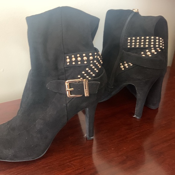 Sexy black suede-look boots with side zip and gold-tone hardware. Worn once Mint - Picture 1 of 8